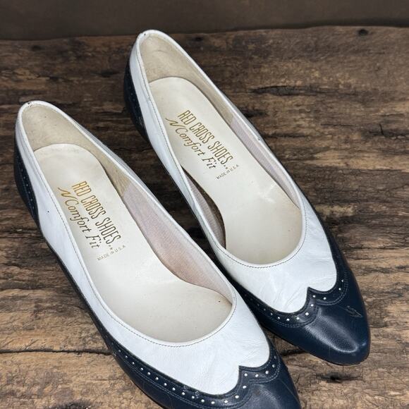 Vintage Red Cross Two-Tone Comfort Flats / Low Heels Women’s (Navy + Ivory) 6AA - Picture 2 of 11